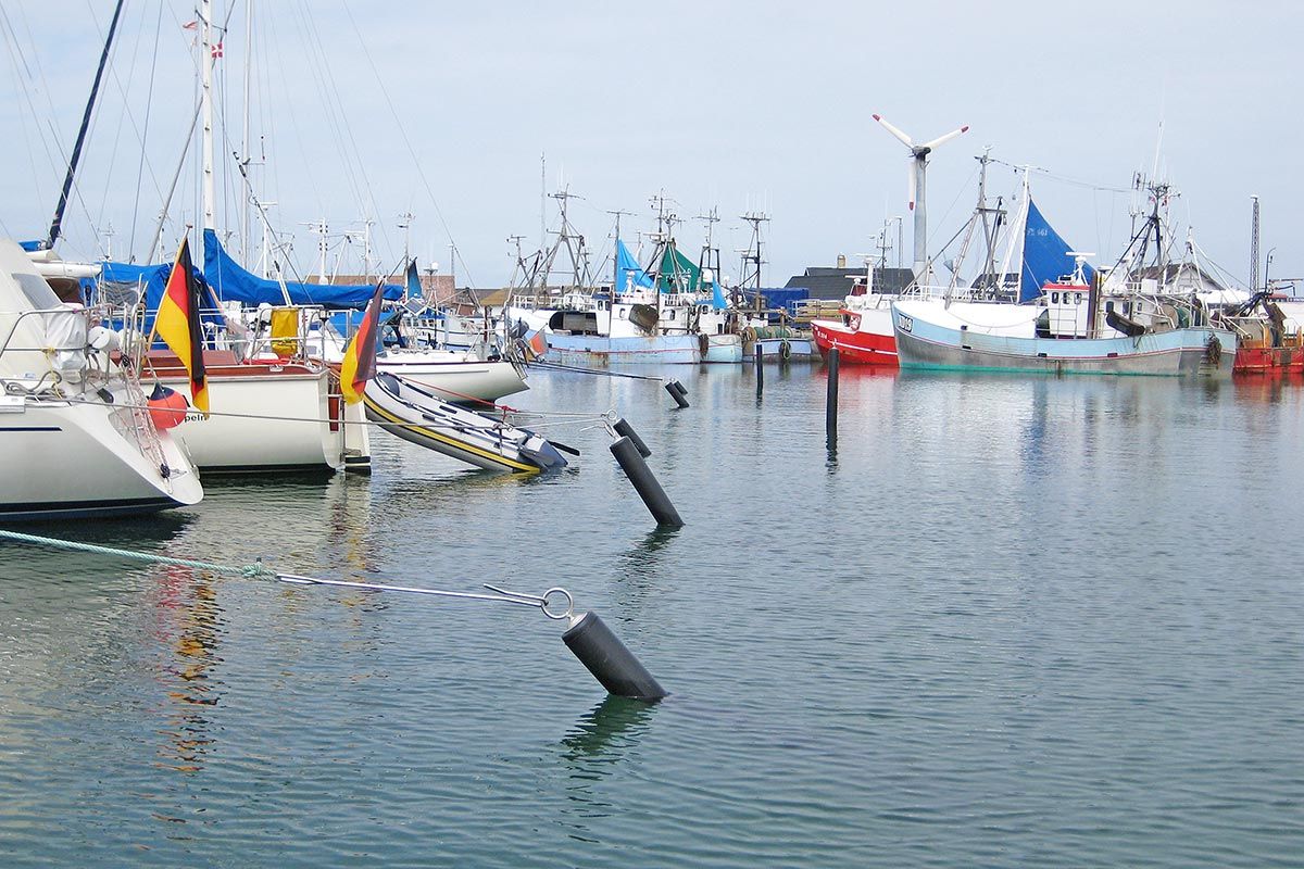 Bojensystem im Hafen von Anholt